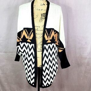 CHARLOTTE RUSSE Navajo Cape Sweater Medium‎